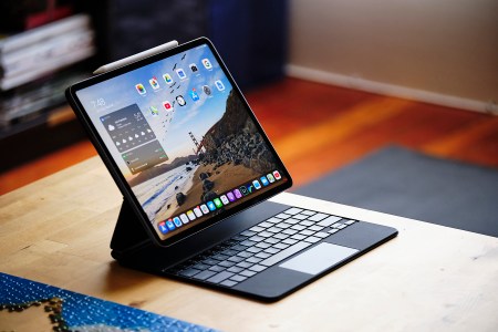 Apple: старая версия Magic Keyboard «функционально совместима» с новым» 12,9-дюймовым iPad Pro, но может не идеально прилегать